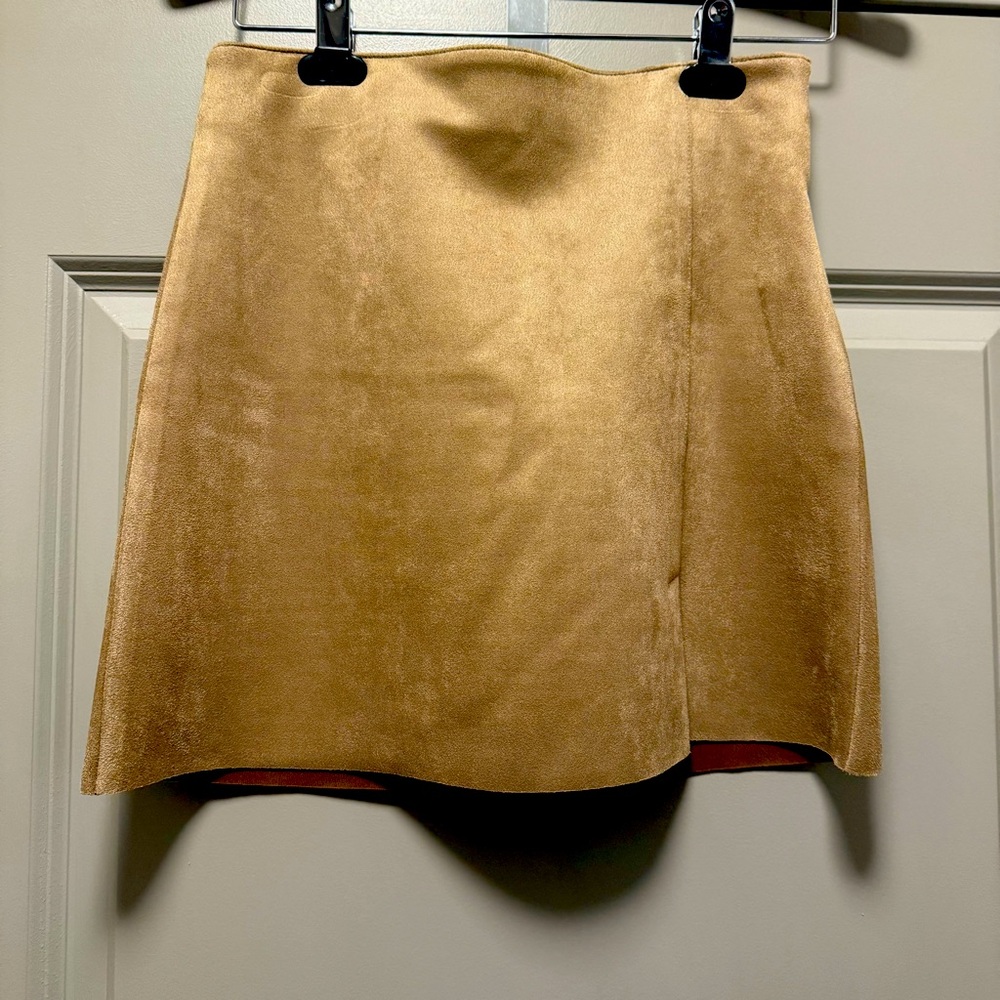 NWT| suede tan skirt